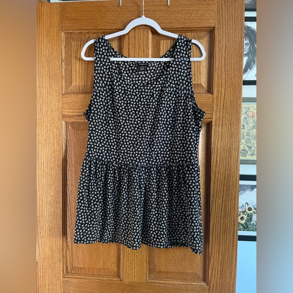 Mesh peplum SKULL PRINT top torrid size 1 - Picture 7 of 9